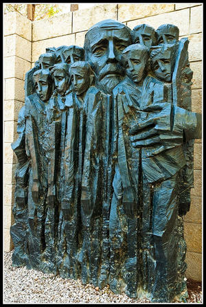 Jerusalén: Museo del holocausto: Plaza de Janusz Korczak