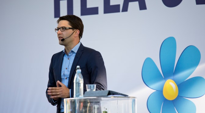 Kampen inom och om SD: Håll käft – en massrörelse håller på att grundas!