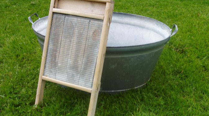 Varför hjälper man Sverigedemokraterna att tvätta sin smutsiga byk?