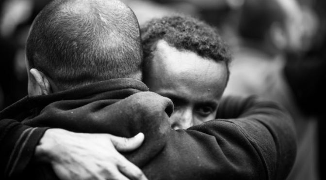 Kramkulturen: I Sverige hälsar vi olika på kvinnor och män