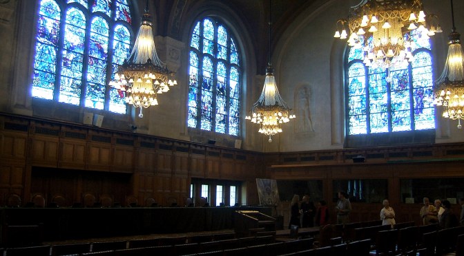 Ett folkmord är ingen politisk lekstuga!