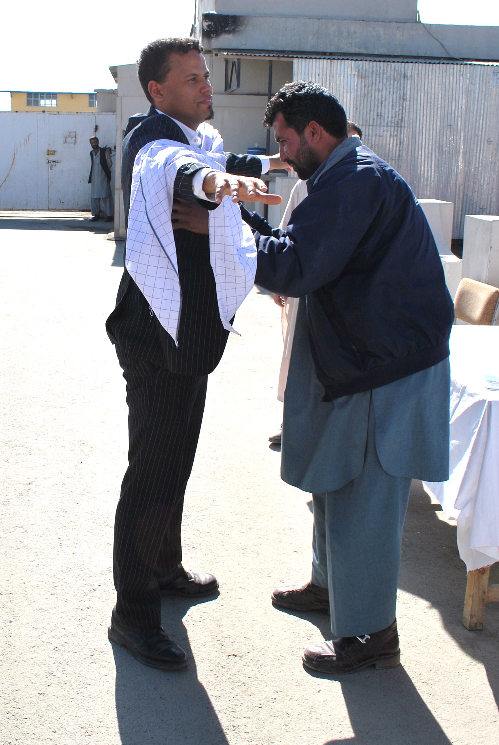 Bild från Afghanistan 2 - välkomstkramar i Kabul