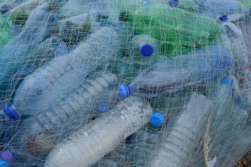 plastic-bottles-388679_960_720