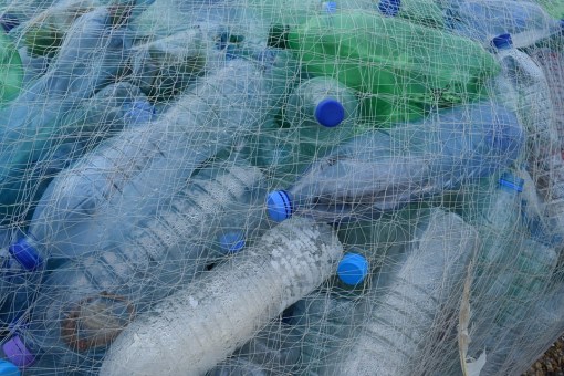 plastic-bottles-388679_960_720