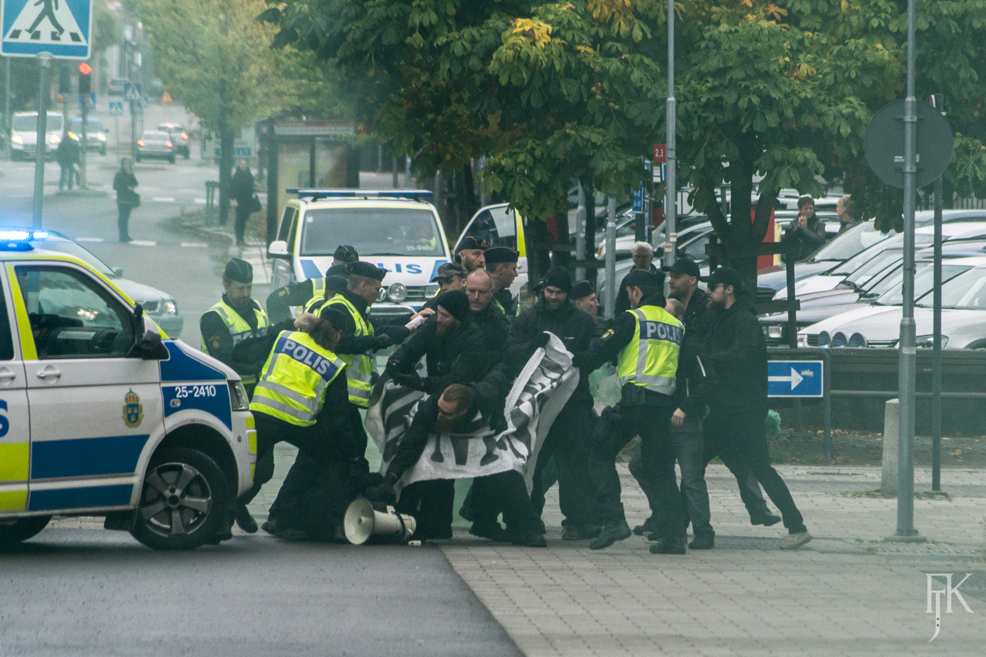 NMR och polisen drabbar samman under Falu Pride 2017. (Foto: Jan Kjellin)