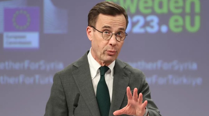 Statsministern sprider myt om utlandsföddas försvarsvilja